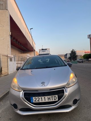 Peugeot 208 2013