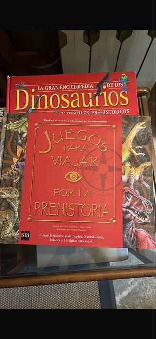 Libro para jugar de dinosaurios