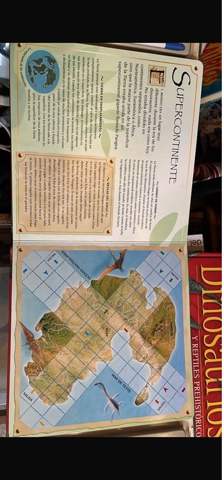 Libro para jugar de dinosaurios