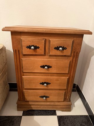 Cómoda de madera con 5 cajones