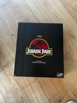 Figura Steven Spielberg Jurassic Park SDCC23
