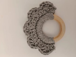 Bonito juguete artesanal realizado a mano con cord