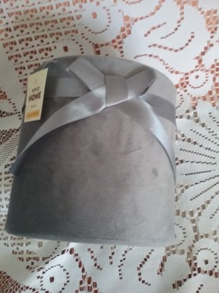 Cesta Gris con Lazo Decorativo