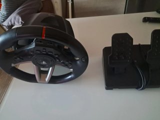 Volante Hori per PS4, PS5 y PS3