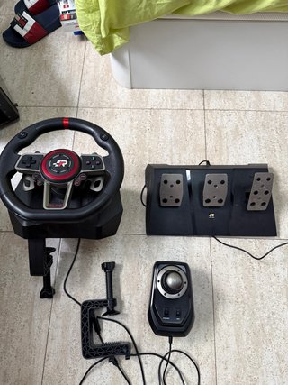 Volante Logitech G27 con pedales y palanca