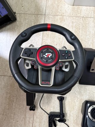 Volante Logitech G27 con pedales y palanca