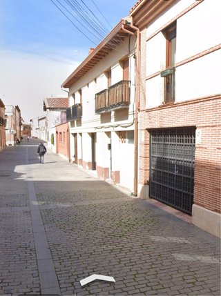 Plaza de garaje para coche mediano o pequeño