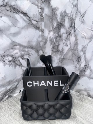 Organizador tocador Chanel negro acolchado