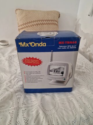Televisor Mx Onda MX-TBN60 B/N 6 con Radio AM/FM