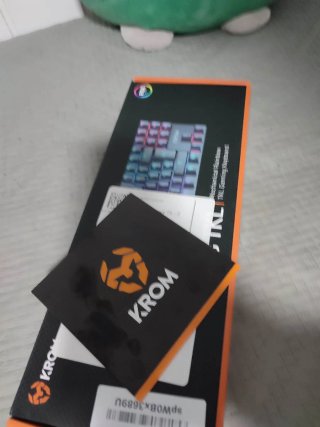 Caja Teclado Mecánico KROM RGB TKL