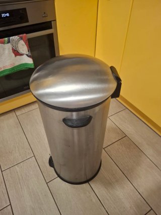 Cubo de Basura Metálico
