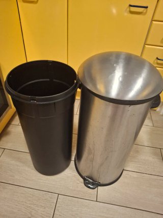 Cubo de Basura Metálico