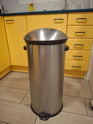 Cubo de Basura Metálico