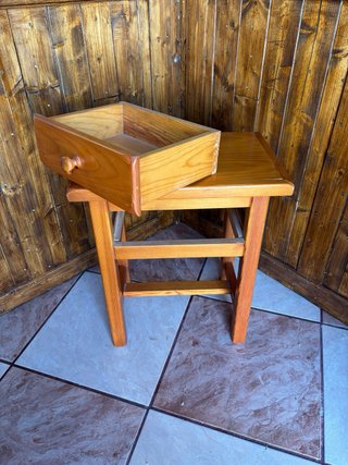 Mesita de Noche de Madera de Pino