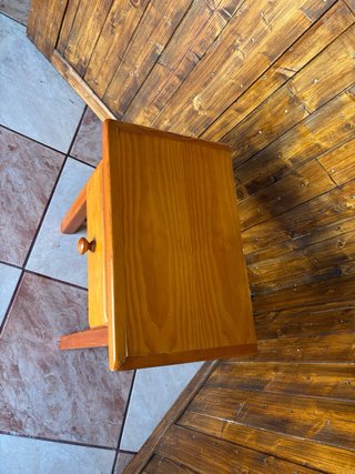 Mesita de Noche de Madera de Pino