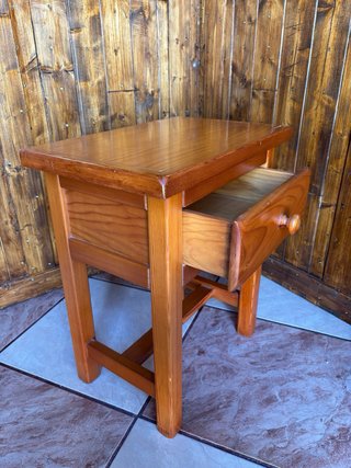 Mesita de Noche de Madera de Pino