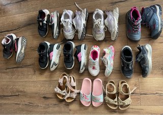 Lote 14 pares zapatillas niña T31 (Nike, NB, Zara)