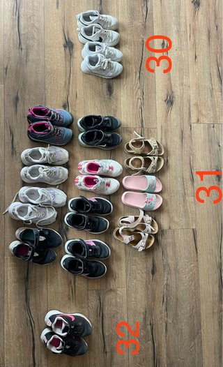 Lote 14 pares zapatillas niña T31 (Nike, NB, Zara)