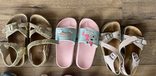 Lote 14 pares zapatillas niña T31 (Nike, NB, Zara)