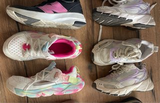 Lote 14 pares zapatillas niña T31 (Nike, NB, Zara)