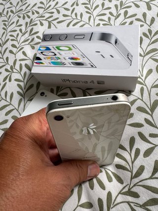 iPhone 4S  8gb