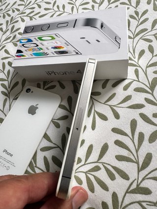 iPhone 4S  8gb