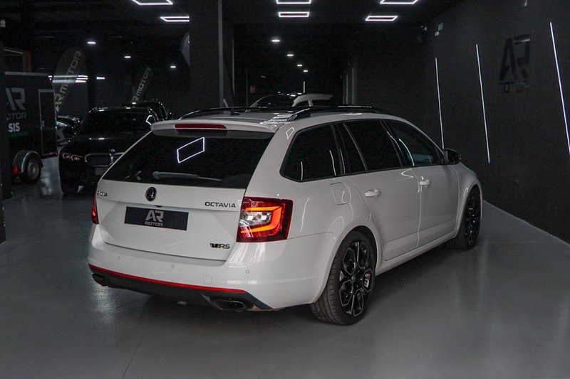 Škoda Octavia Combi 2.0 TSI RS 2019, foto 6
