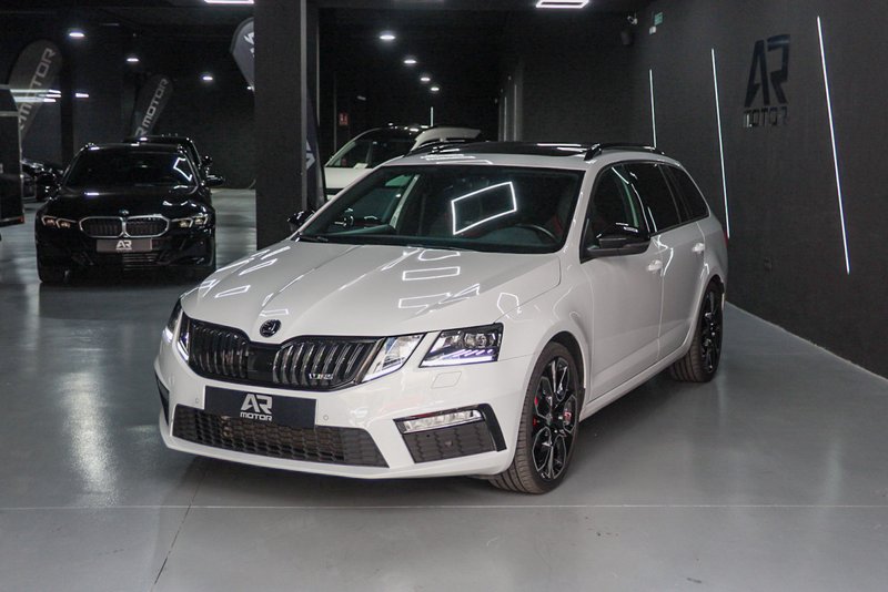 Škoda Octavia Combi 2.0 TSI RS 2019, foto 2