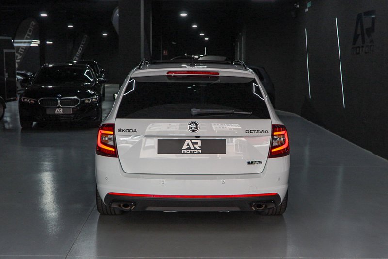 Škoda Octavia Combi 2.0 TSI RS 2019, foto 8