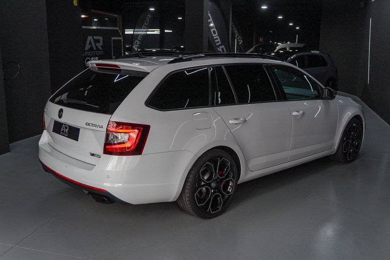 Škoda Octavia Combi 2.0 TSI RS 2019, foto 7