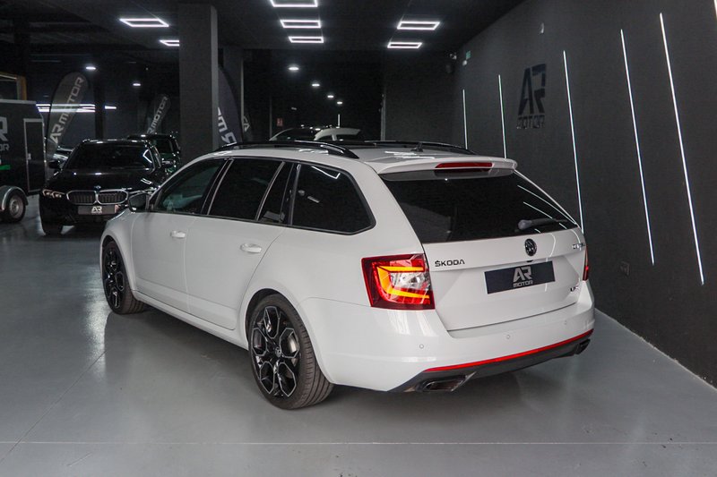 Škoda Octavia Combi 2.0 TSI RS 2019, foto 9