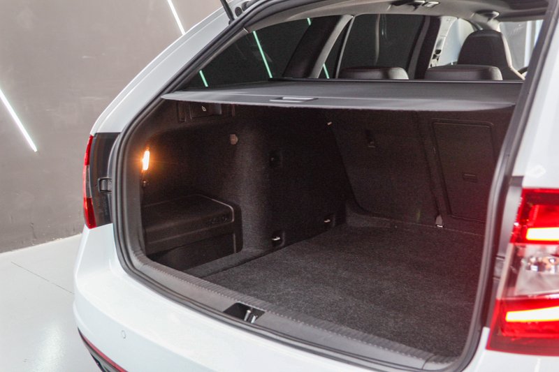 Škoda Octavia Combi 2.0 TSI RS 2019, foto 11