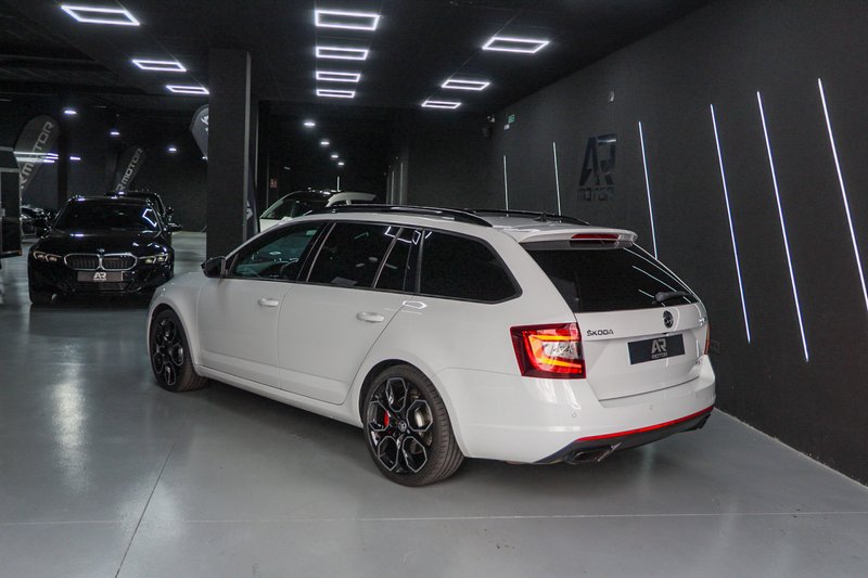 Škoda Octavia Combi 2.0 TSI RS 2019, foto 10