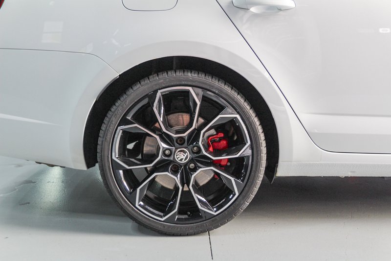 Škoda Octavia Combi 2.0 TSI RS 2019, foto 23