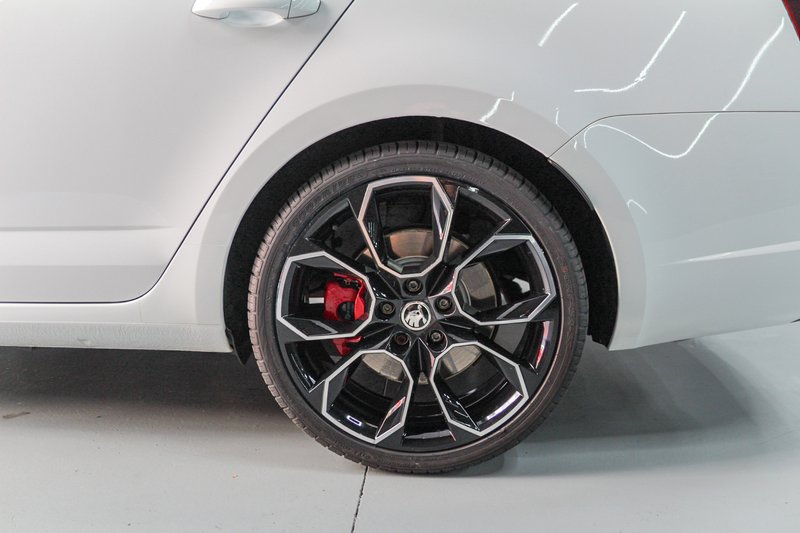 Škoda Octavia Combi 2.0 TSI RS 2019, foto 24