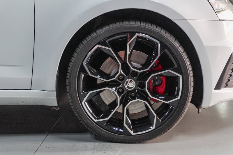 Škoda Octavia Combi 2.0 TSI RS 2019, foto 26