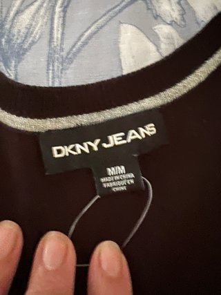 Jersey DKNY Negro con Estampado de Estrellas