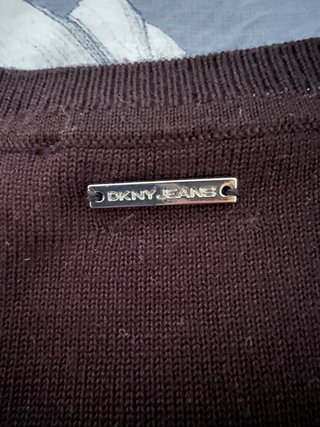 Jersey DKNY Negro con Estampado de Estrellas