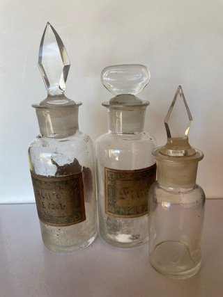 Set di 3 Vecchie Bottiglie da Farmacia