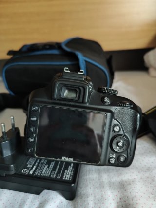 Cámara Nikon D3400 completa.