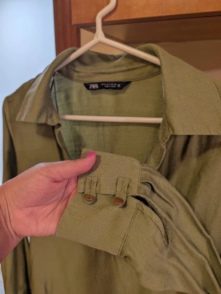 Blusa Zara verde oliva