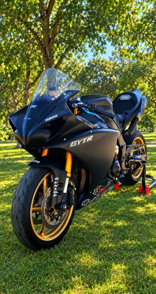 Yamaha R1 2010 Crossplane Circuito