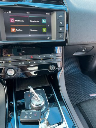 Jaguar XE 2019