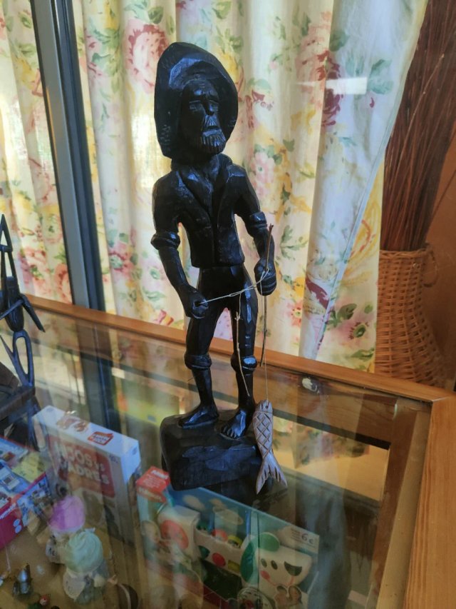 Escultura de Madera Tallada a Mano