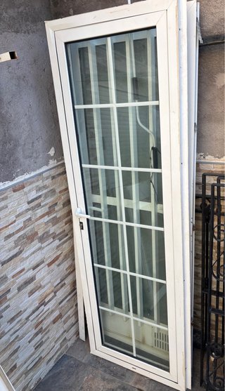 Puerta de aluminio