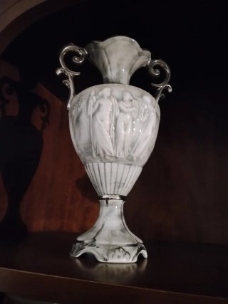 Soprammobile Capodimonte anfora decorata