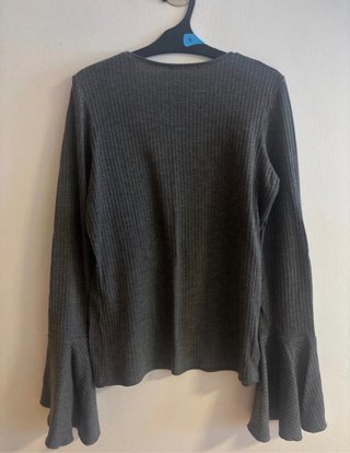 Camiseta Gris Manga Larga con Volantes Zara TRF