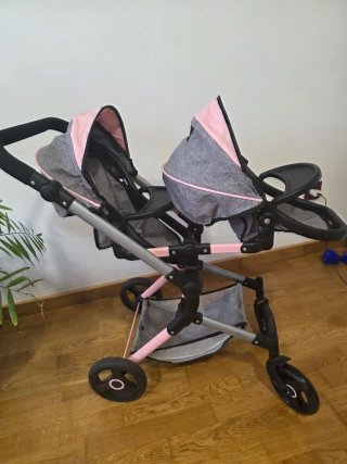 Carrito gemelar de muñecas con bolso.
