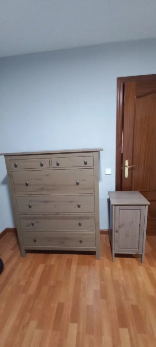 Cómoda y Mesilla Ikea Hemnes