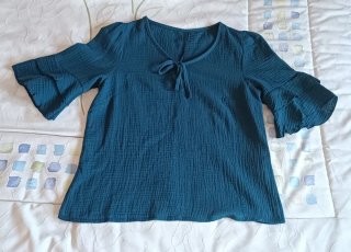 Blusa de lino azul petróleo